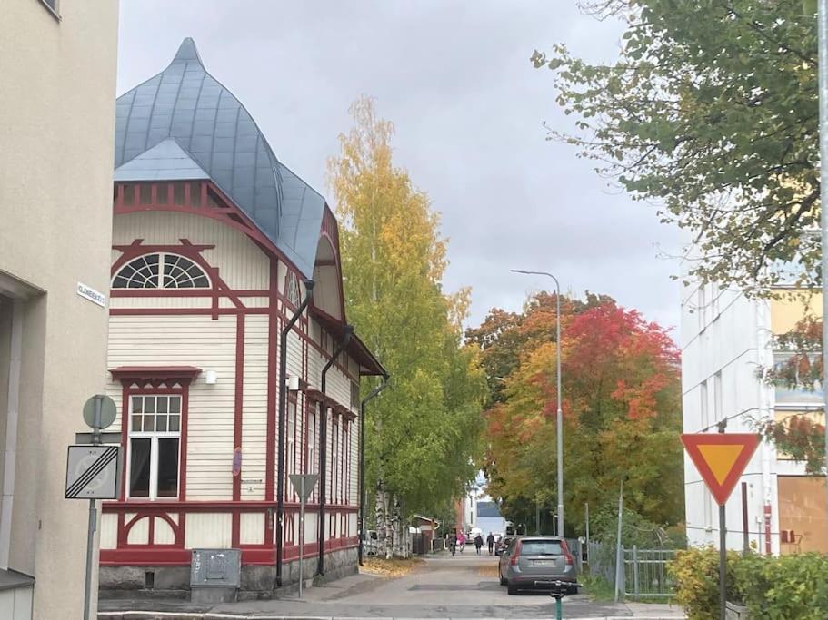Mukava Saunallinen Kaksio Omalla Sisaeaenkaeynnillae Ja Ilmaisella Autopaikalla Kuopio Exterior foto